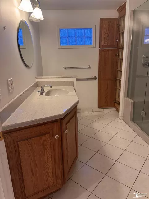 Bath - 22980 Goddard, Taylor, MI 48180 photo 6 of 7