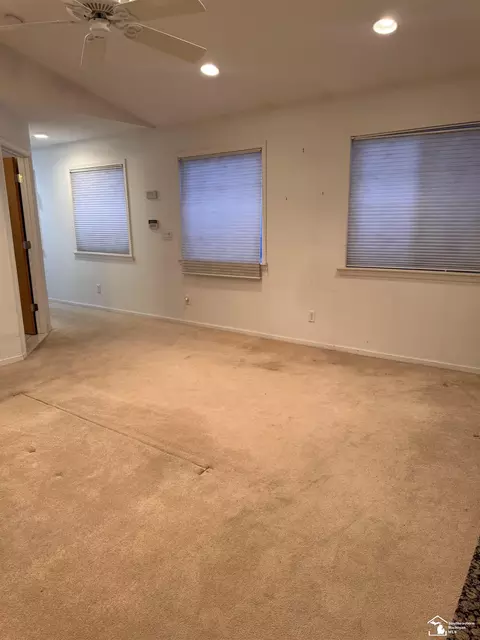 Living - 22980 Goddard, Taylor, MI 48180 photo 6 of 7