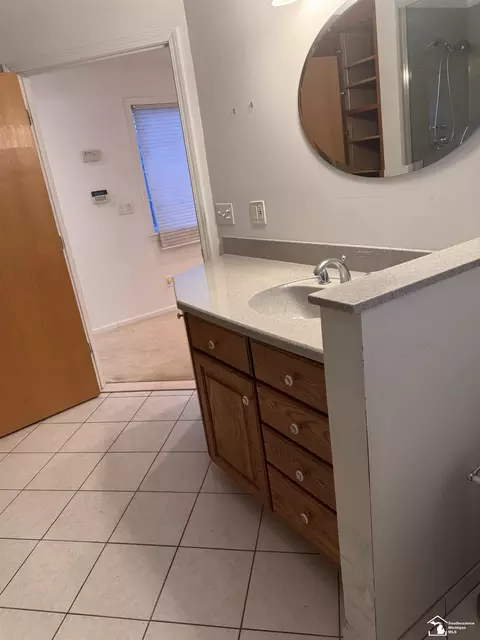Bath - 22980 Goddard, Taylor, MI 48180 photo 5 of 7