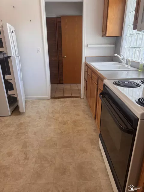 Kitchen - 22980 Goddard, Taylor, MI 48180 photo 3 of 3