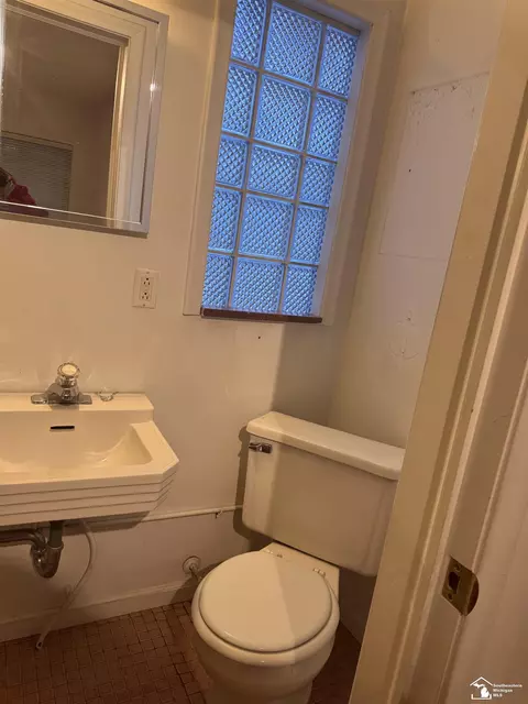 Bath - 22980 Goddard, Taylor, MI 48180 photo 2 of 7
