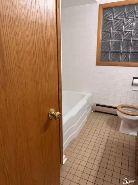 Bath - 22980 Goddard, Taylor, MI 48180 photo 3 of 7