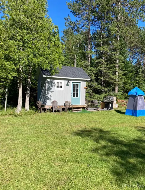 34359 Pine Holw, Lake Linden, MI 49945