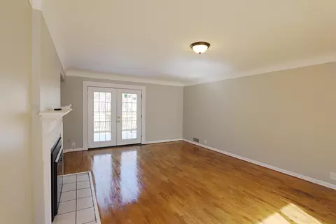 Living - 332 Westcombe, Flint, MI 48501 photo 4 of 4