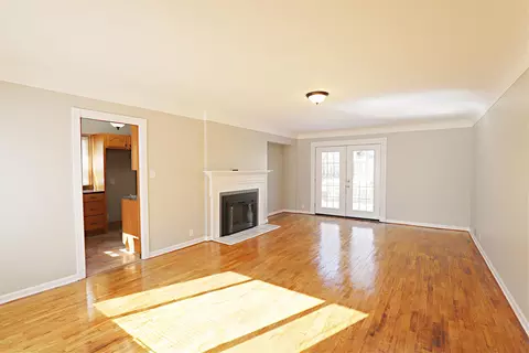 Living - 332 Westcombe, Flint, MI 48501 photo 1 of 4