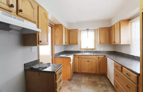 Kitchen - 332 Westcombe, Flint, MI 48501 photo 5 of 6