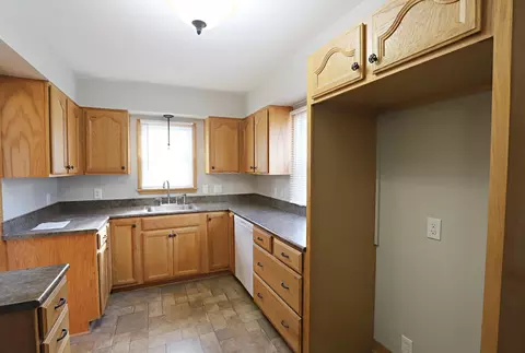 Kitchen - 332 Westcombe, Flint, MI 48501 photo 6 of 6