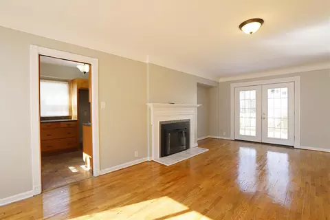 Living - 332 Westcombe, Flint, MI 48501 photo 3 of 4