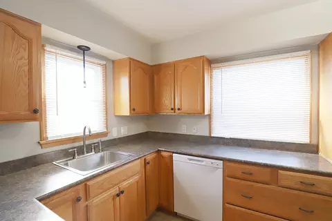 Kitchen - 332 Westcombe, Flint, MI 48501 photo 4 of 6