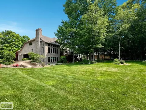 8932 Tournament, Washington, MI 48094 photo 9