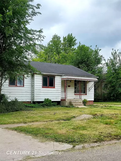 2335 Santa Barbara, Flint, MI 48504