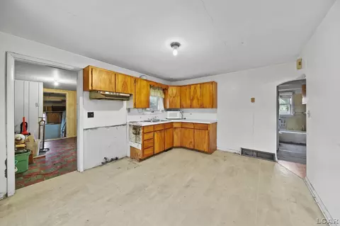 Kitchen - 1046 Railroad, Adrian, MI 49221 photo 2 of 3