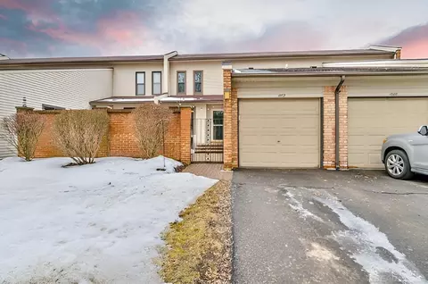 1002 Willow Grv, Rochester Hills, MI 48307