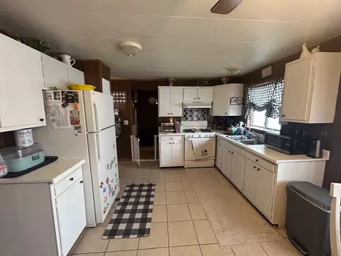 406 W Second, Gladwin, MI 48624 photo 3