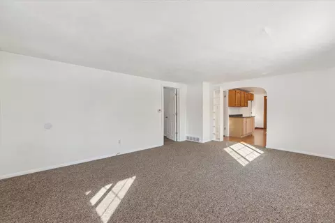Living - 471 Walnut, Mount Morris, MI 48458 photo 2 of 5