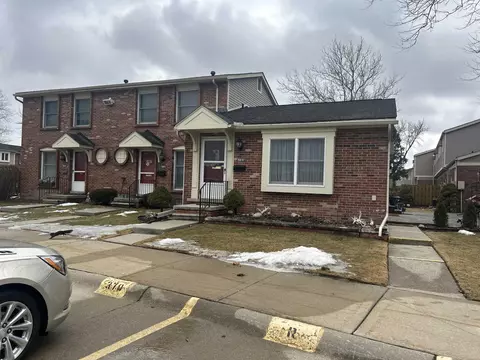 19810 N Great Oaks Cir, Clinton Township, MI 48036