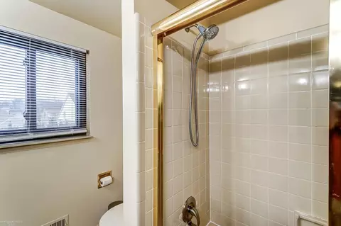 Bath - 18160 Parkridge, Riverview, MI 48193 photo 7 of 7