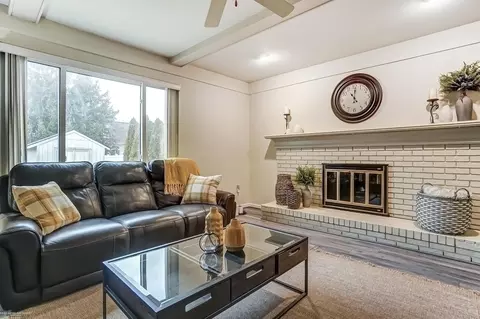Living - 18160 Parkridge, Riverview, MI 48193 photo 5 of 7