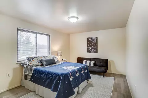 Bedroom - 18160 Parkridge, Riverview, MI 48193 photo 4 of 9