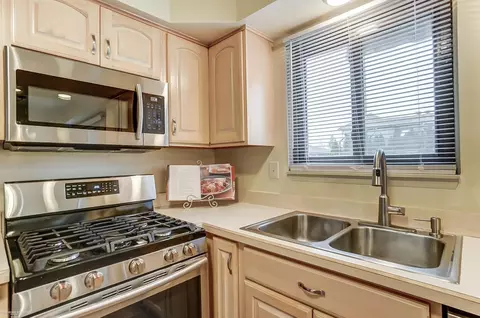 Kitchen - 18160 Parkridge, Riverview, MI 48193 photo 4 of 8