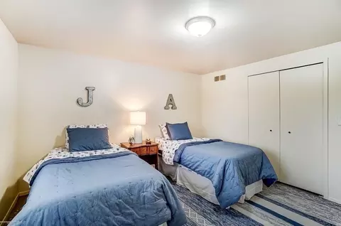 Bedroom - 18160 Parkridge, Riverview, MI 48193 photo 9 of 9