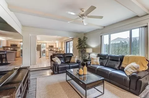 Living - 18160 Parkridge, Riverview, MI 48193 photo 6 of 7