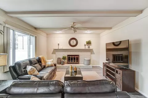 Living - 18160 Parkridge, Riverview, MI 48193 photo 3 of 7