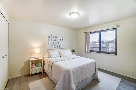 Bedroom - 18160 Parkridge, Riverview, MI 48193 photo 6 of 9