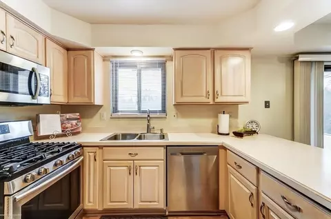 Kitchen - 18160 Parkridge, Riverview, MI 48193 photo 3 of 8