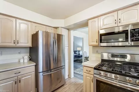Kitchen - 18160 Parkridge, Riverview, MI 48193 photo 5 of 8