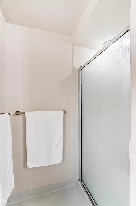 Bath - 18160 Parkridge, Riverview, MI 48193 photo 4 of 7