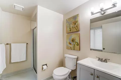 Bath - 18160 Parkridge, Riverview, MI 48193 photo 2 of 7