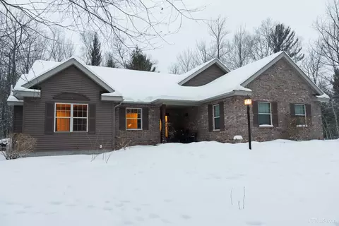 145 Bishop Woods, Marquette, MI 49855