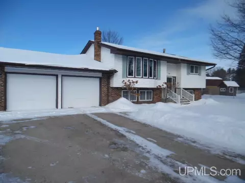 1646 S 16th, Escanaba, MI 49829