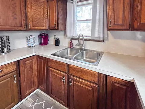 1388 Decamp, Burton, MI 48529 photo 4