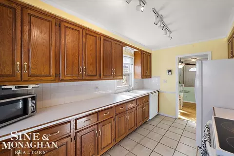 1414 Aline, Grosse Pointe Woods, MI 48236 photo 8