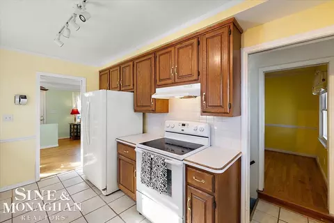 1414 Aline, Grosse Pointe Woods, MI 48236 photo 9