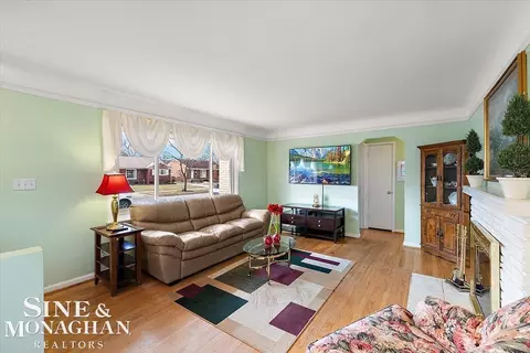 1414 Aline, Grosse Pointe Woods, MI 48236 photo 4