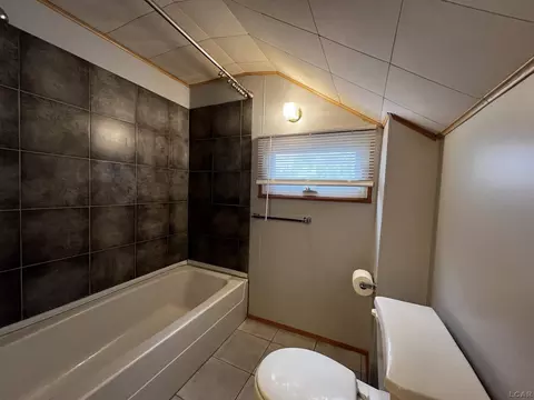 Bath - 431 Springbrook, Adrian, MI 49221 photo 3 of 4