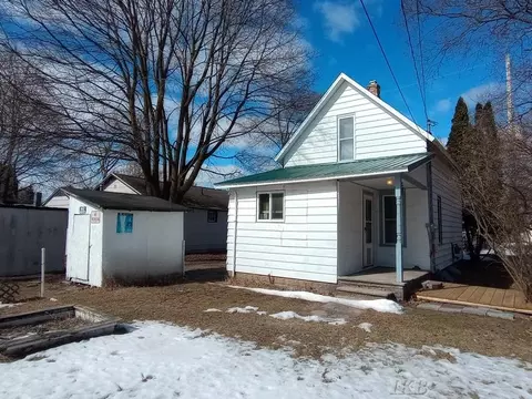 140 E Beech, Gladwin, MI 48624 photo 3