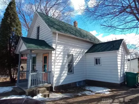 140 E Beech, Gladwin, MI 48624 photo 2