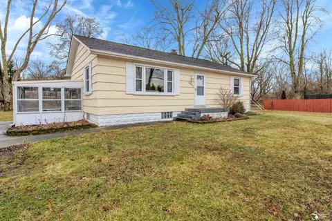 2801 Bluebush, Monroe, MI 48162