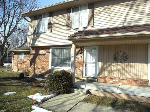 51348 Johns, New Baltimore, MI 48047
