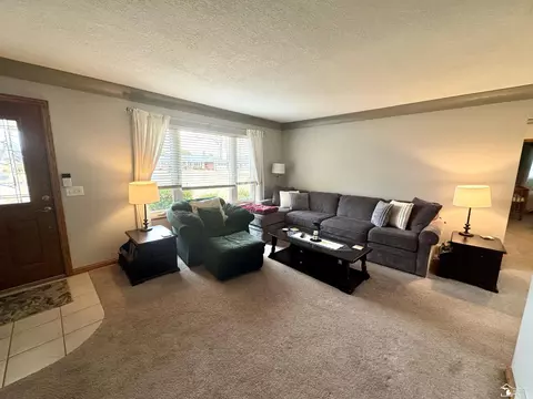 1237 Valetta, Temperance, MI 48182 photo 2