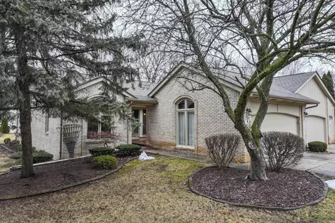 17673 E Kirkwood # 109, Clinton Township, MI 48038