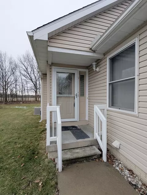 Exterior - 7189 Burning Bush, Flushing, MI 48433 photo 2 of 8