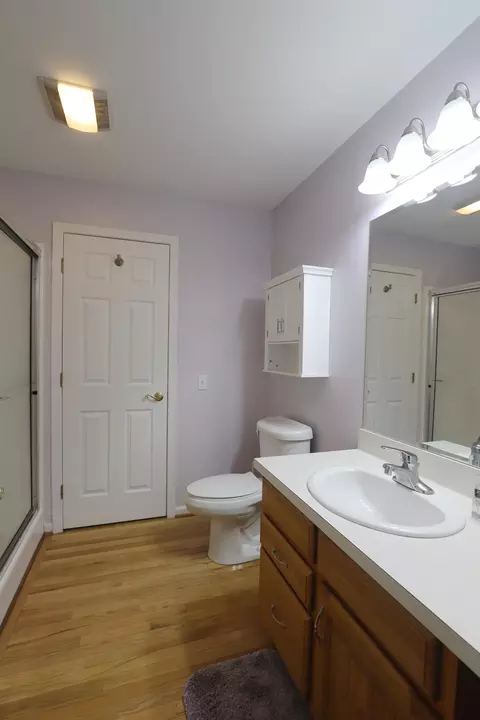 Bath - 7189 Burning Bush, Flushing, MI 48433 photo 3 of 3
