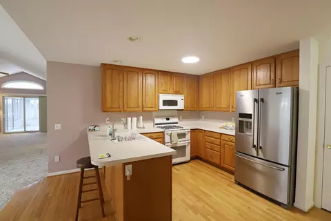 Kitchen - 7189 Burning Bush, Flushing, MI 48433 photo 3 of 5