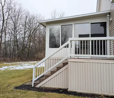 Exterior - 7189 Burning Bush, Flushing, MI 48433 photo 5 of 8