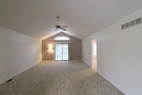 Living - 7189 Burning Bush, Flushing, MI 48433 photo 2 of 3